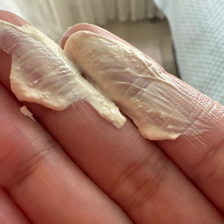 Необычная текстура у солнцезащитного крема Avene, проблемы с возвратом