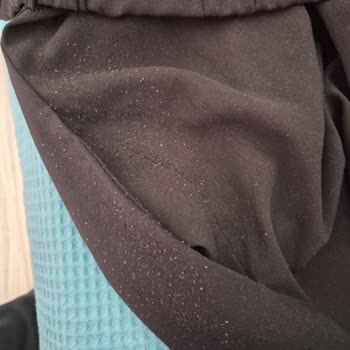 Bir Kez Giyilen Elbisenin Tüylendiğini Kabul Etmeyen Mağaza