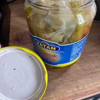 Aldığım Turşunun İçinden Şüpheli Maddeler Çıktı