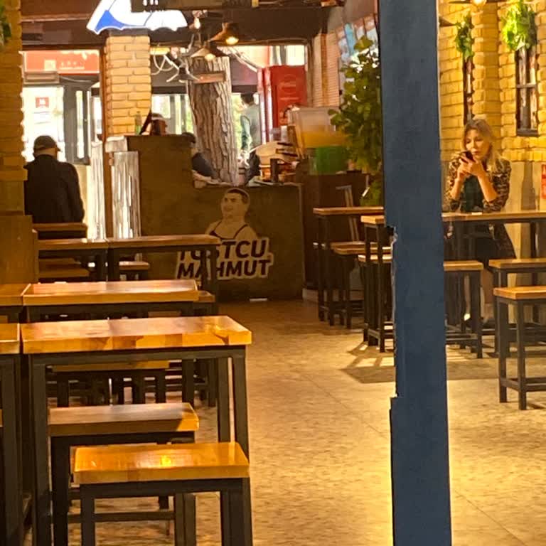 Tostçu Mahmut Kızılay Şubesinde Hizmette Ciddi Aksaklıklar