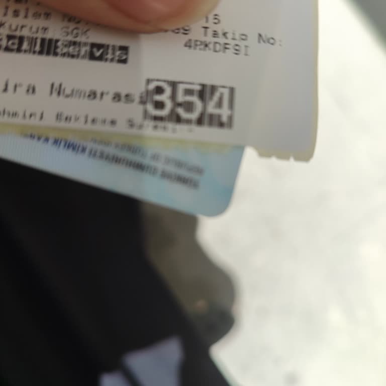 Acilde Hastalara Yetersiz İlgi Ve Uzun Bekleme Süresi