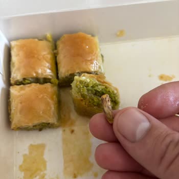 Baklavadan Çıkan Odun Parçası Güvenimi Sarsdı