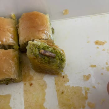 Baklavadan Çıkan Odun Parçası Güvenimi Sarsdı