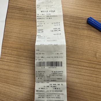 Nike Fußballschuh zeigt wiederholt Defekte am linken Stollen