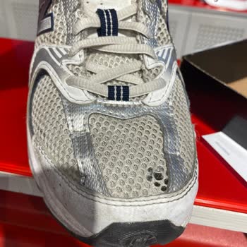 New Balance Ayakkabı Fileleri Kısa Sürede Yırtıldı, Mağaza Çözüm Sunmadı