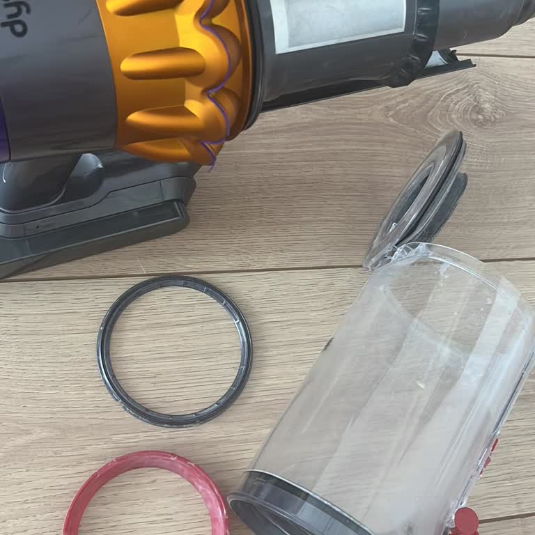 Dyson Süpürgemin Lastikleri 1 Yıl Dolmadan Çıktı