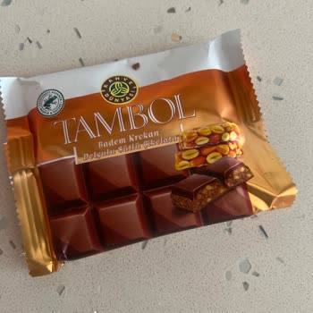 Aldığım Bademli Krokan Çikolatanın İçinden Çilek Dolgulu Çıktı