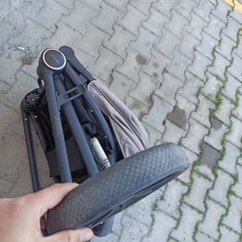 Bebek Arabası Tekerleği Kayboldu Mağaza Ve Üretici Yardımcı Olmuyor