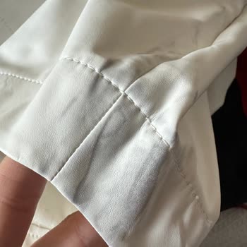 Keikei Yeni Alınan Elbisede Beklenmedik Siyah Lekeler Oluştu