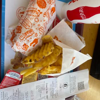 Popeyes Çalışanlarının Sos Değişimi Konusundaki Tutumundan Şikayetçiyim