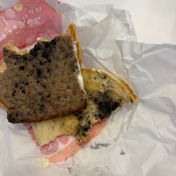 Yanık Köfte Burger Nasıl Servis Edildi