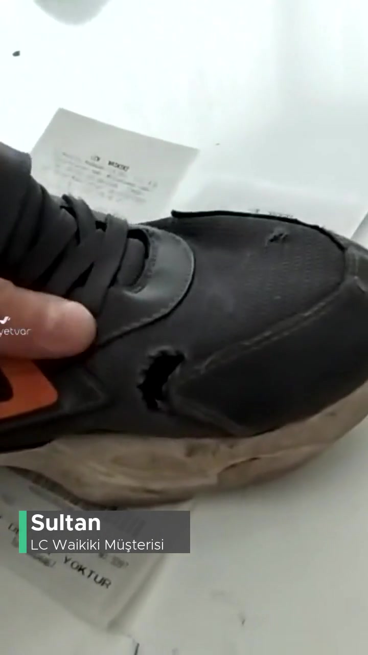 LCW Çocuk Ayakkabısı Yırtığı videonun kapak resmi