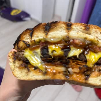 Yanık Burger Ve Yetersiz Müşteri Hizmeti Deneyimi