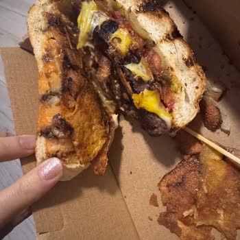 Yanık Burger Ve Yetersiz Müşteri Hizmeti Deneyimi