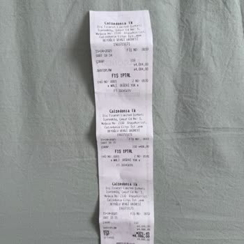 Calzedonia'nın Dayanıklı Diye Satılan Çorapları İlk Giyimde Yırtıldı, İade Ve Değişim Yapılmıyor!