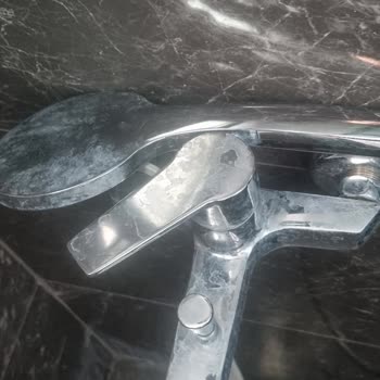 Torbalı'da Dağıtılan Suyun Kireç Sorunu Ev Eşyalarını Zorluyor