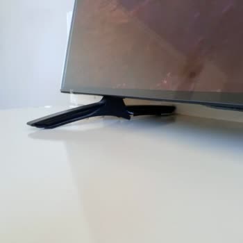 Sunny Televizyonun Ayakları Durduğu Yerde Kırıldı Garanti Karşılamıyor