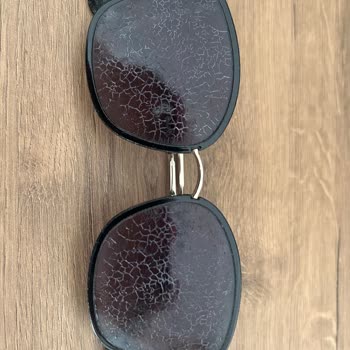 Osse Gözlük Camı Kolonya Temasıyla Bozuldu, Kalite Hayal Kırıklığı