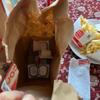 Eksik Hamburger Ve İletişim Sorunuyla Mağduriyet Yaşadık