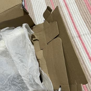 Kullanılmış Ayakkabı Gönderimi Ve Yırtık Kargo Kutusu Şoku