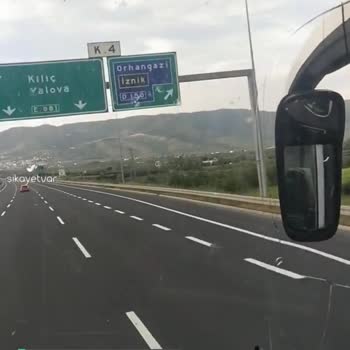 Pamukkale Turizm Otobüs Ön Camının Kırık Ve Aşırı Kuş Pislikli Olması!