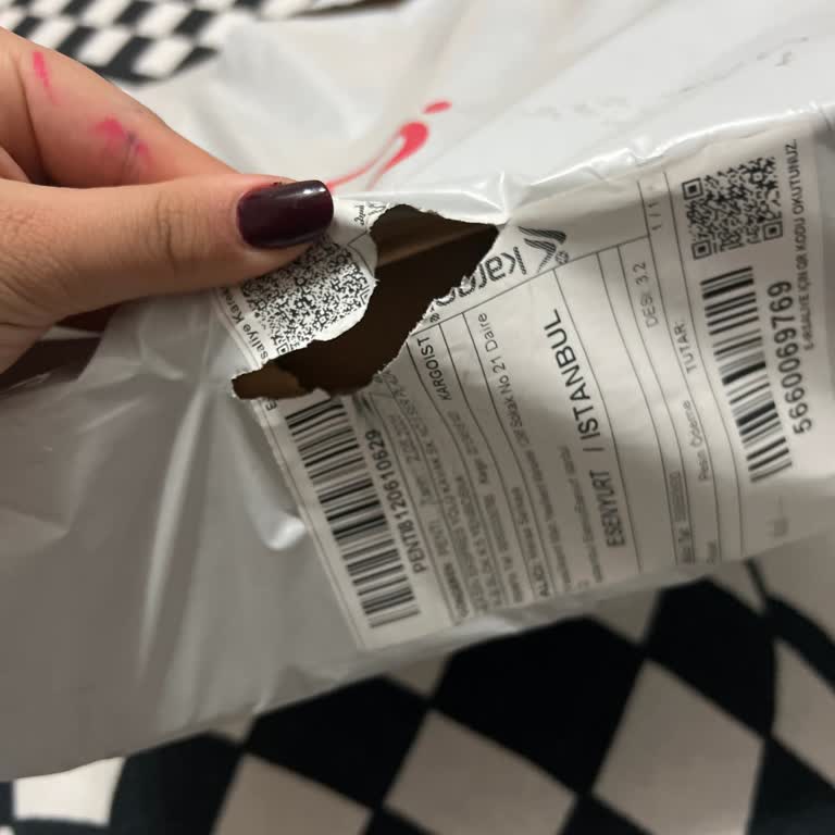 Açık Ve Yırtık Paketle Gelen Siparişim Hakkında Şikayetim Var