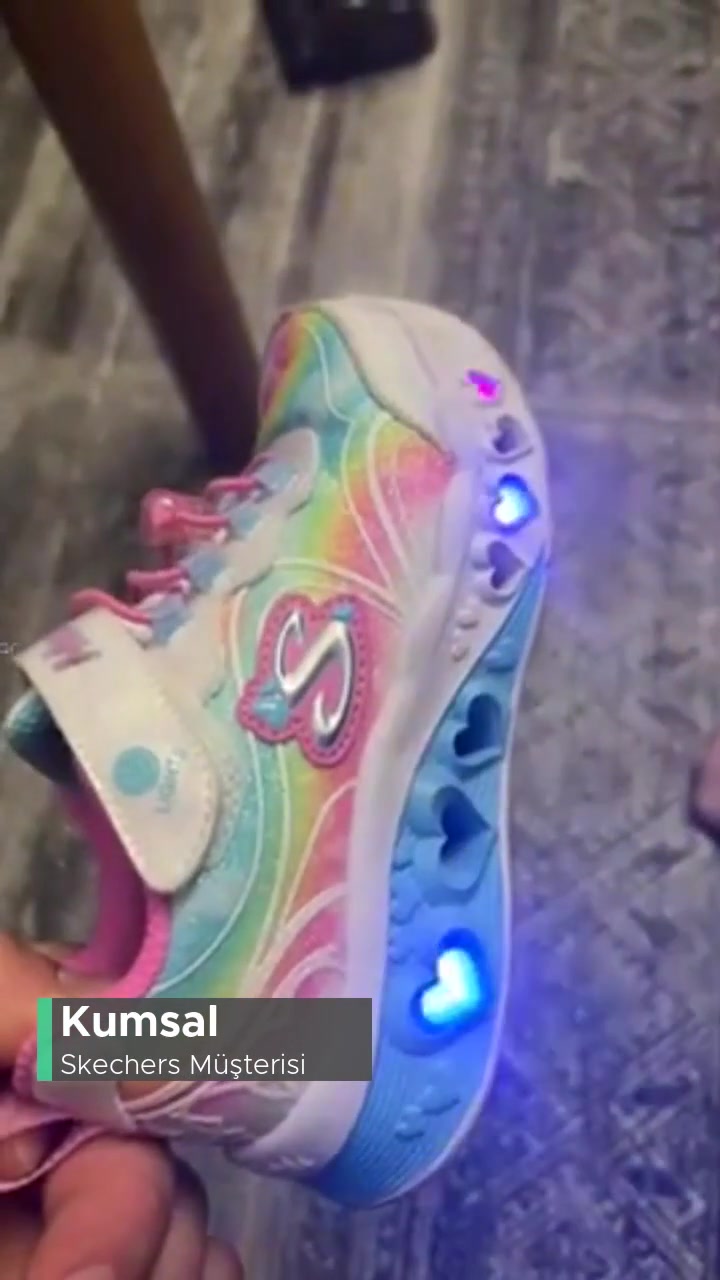 Skechers Işıklı Ayakkabı Sönmüyor! videonun kapak resmi