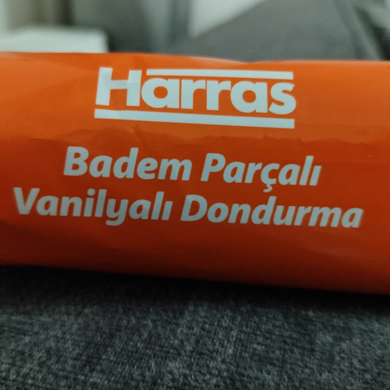 Harras Badem Parçalı Vanilyalı Dondurmada Kum Gibi Pütürlü Yapı Sorunu