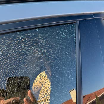 Volvo XC60 Ön Cam Patlaması Ve Yetersiz Servis Desteği Hayal Kırıklığı Yarattı