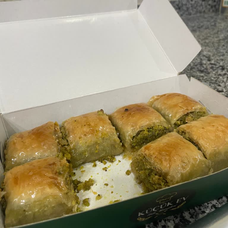 Fıstıklı Tatlıda Gerçek Fıstık Yerine Sadece Aroma Kullanılmış