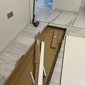 Eksik Parçalı Dolap Ve Yetersiz Müşteri Hizmeti Deneyimi