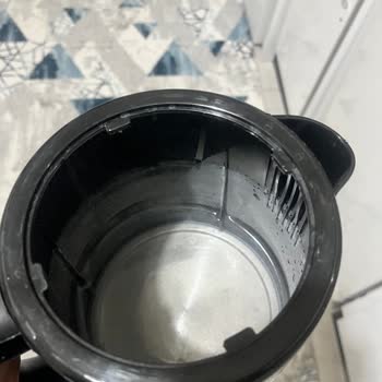 Aldığım Çaycıdan Kireçli Ve Yağlı Kalıntılar Çıkıyor