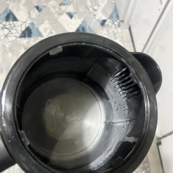 Aldığım Çaycıdan Kireçli Ve Yağlı Kalıntılar Çıkıyor