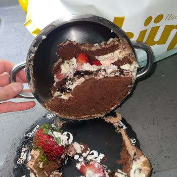 Ümraniye Hacıbekir Künç Şubesi'nden Aldığımız Yaş Pasta Hayal Kırıklığı Yarattı