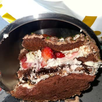 Ümraniye Hacıbekir Künç Şubesi'nden Aldığımız Yaş Pasta Hayal Kırıklığı Yarattı