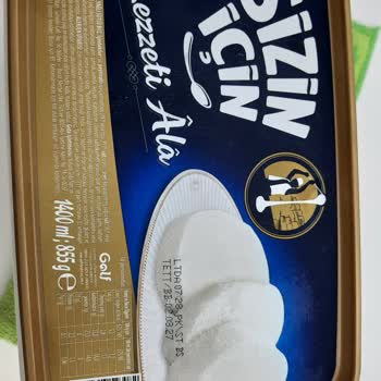 Golf Dondurma Kutusunda Siyah Benekler Ve Tozlar Şaşkınlık Yarattı