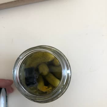 Tat Turşu Kavanozundan Çıkan Plastik Parça İle Hayal Kırıklığı