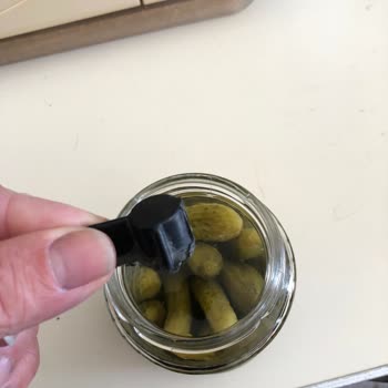 Tat Turşu Kavanozundan Çıkan Plastik Parça İle Hayal Kırıklığı