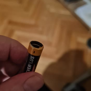 Ambalajında Patlayan Kalem Pil Şok Yaşattı