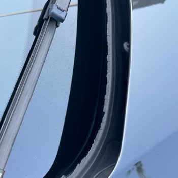 BMW 320i Ön Cam Fitilinde Beklenmedik Yıpranma Ve Kötü Görüntü