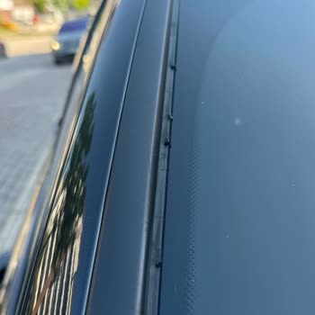 BMW 320i Ön Cam Fitilinde Beklenmedik Yıpranma Ve Kötü Görüntü