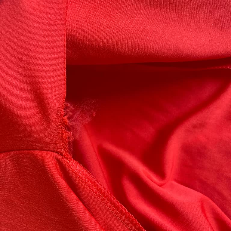 Yanlış Ve Kusurlu Elbise, İade Sorunu Ve İlgisiz Müşteri Hizmeti