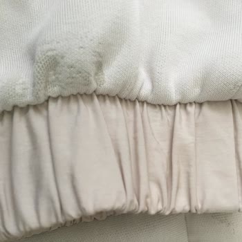 Aldığım Kıyafetlerde Tüylenme Ve Dökülme Sorunu, Mağaza Yardımcı Olmuyor