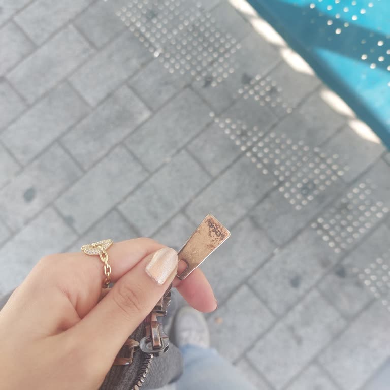 Vatkalı'dan Alınan Hırkanın Fermuarında Kararma Ve Destek Eksikliği