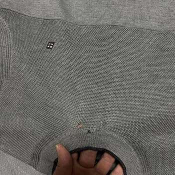 Yıkanınca Çektiği İddia Edilen Kazak Yırtık Şekilde İade Edildi