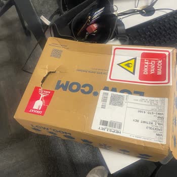 Yırtık Ve Açılmış Paketle Gelen Ürünüm Akmış Şekilde Teslim Edildi
