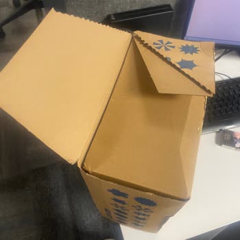 Yırtık Ve Açılmış Paketle Gelen Ürünüm Akmış Şekilde Teslim Edildi