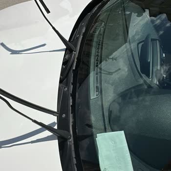 BMW Ön Cam Fitili Kendi Kendine Parçalandı, Değişim Talebim Var