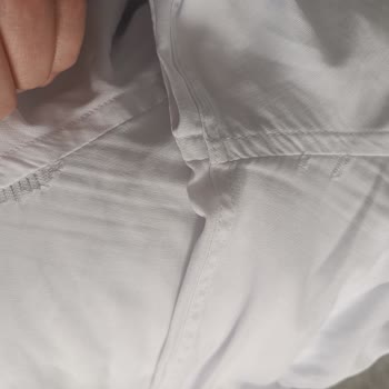 DeFacto'dan Alınan Gömleklerde Kısa Sürede Kumaş Sorunu