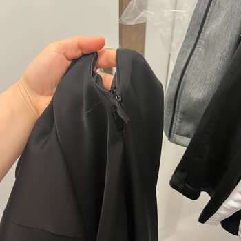 Armine Fermuarı Yırtık Ve Güvenlik Kilitli Elbise Gönderildi, Çözüm Sunulmadı